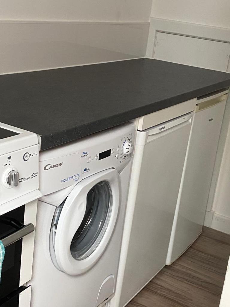 Cosy Self-contained Flat In Apartment