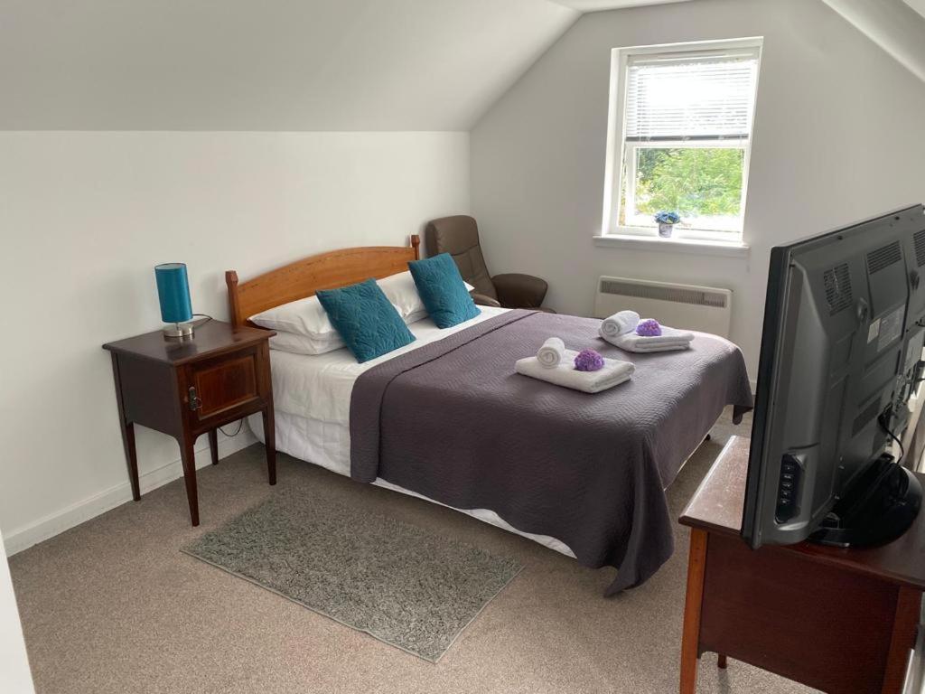 Cosy Self-contained Flat In